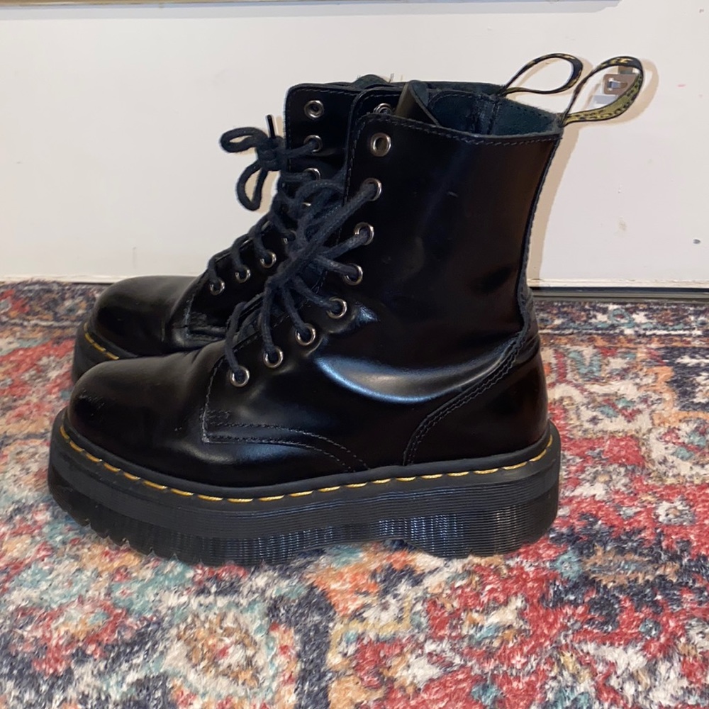 Great condition and authentic platform Doc Martens